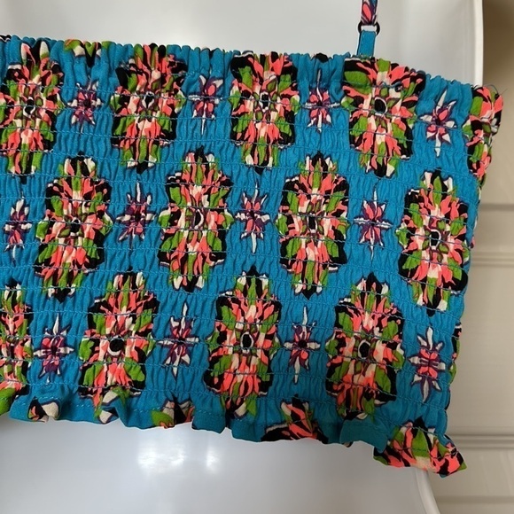 Flying Tomato Neon Geometric Crop Top - Picture 5 of 8